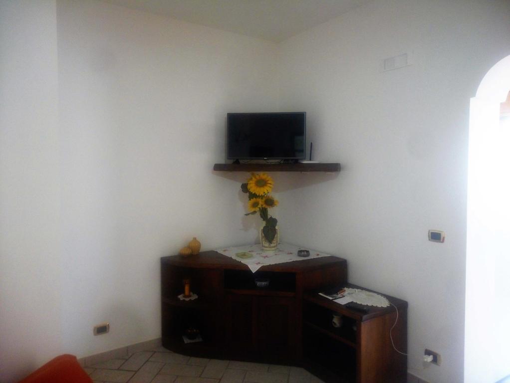 La Casa Dei Fiori - Ospitalita Diffusa อาเจโรลา ภายนอก รูปภาพ