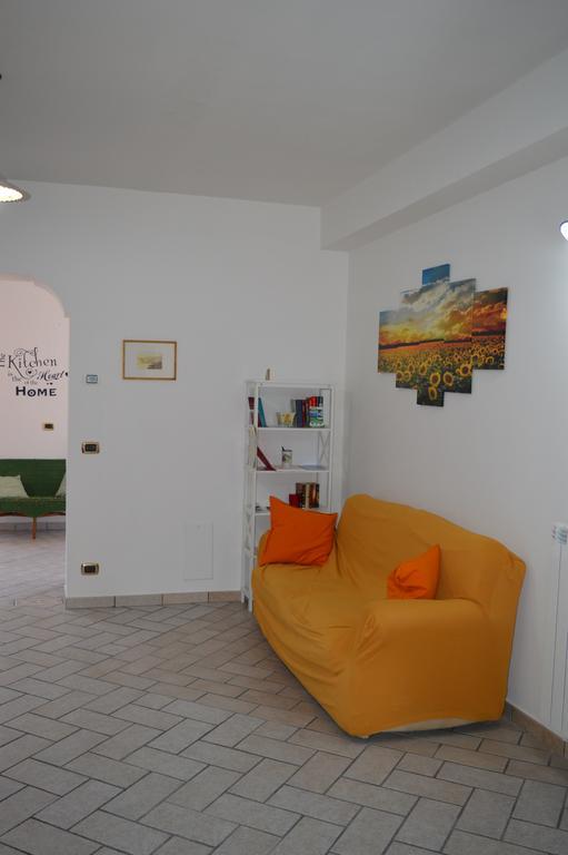 La Casa Dei Fiori - Ospitalita Diffusa อาเจโรลา ภายนอก รูปภาพ